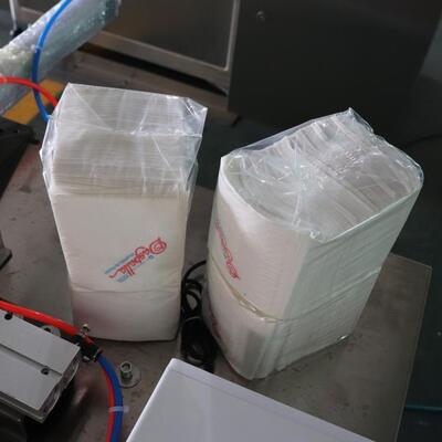 Pedal Operated Paper Napkin Family Pack Semi-automatic Bagging Sealing Machine
